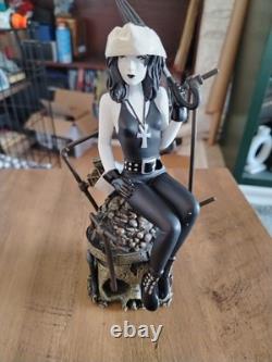 2001 DC Direct Death Cold-cast Porcelain Statue. Limited Edition No. 1306/3000