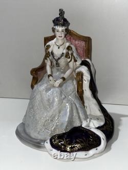 2002 Royal Worcester Queen Elizabeth II In Coronation Robes limited edition