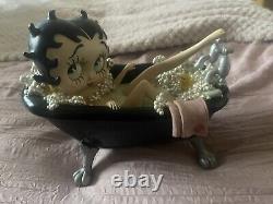 Betty boop In Black Bath Collectible Figurine limited edition no 766/1000