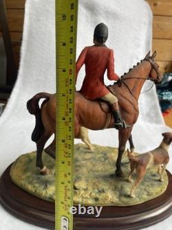 Border Fine Arts Moving Off Limited Edition Figurine hunting/working dog