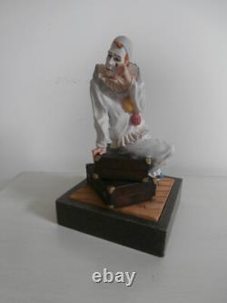 Border Fine Arts The Party's Over Clown Sat On Suitcase Limited Edition Figurine