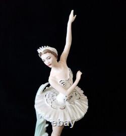 Coalport Bone China Royal Academy Of Dancing Figurine Dame Margot Fonteyn Ltd