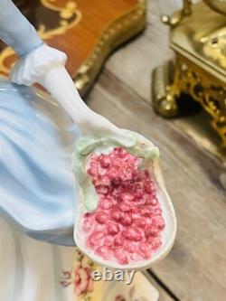 Coalport Limited Edition Figurine Strawberries Scarlett Strawberries