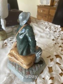 DOULTON Military Figure AIR RAID PRECAUTION WARDEN HN4555 Lt Edd 105