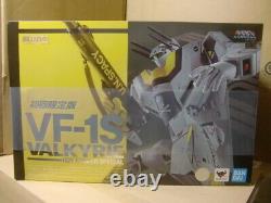 DX Chogokin First Limited Edition VF-1S Valkyrie Roy Focker Special withpedestal