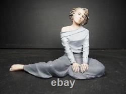 Elisa Figurine #9702 Suspiro (Sigh) #684 from a Limited Edition of 5000