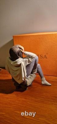 Elisa figurine 9206 Pensive- Lovely Condition, Limited Edition of Just 5000