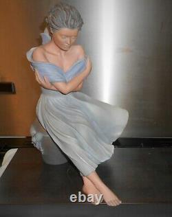 Elisa figurine/Sculpture, Romantic Moments Collection, Limited Edition, Repaired