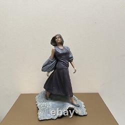 Elisa figurine sculpture Walking Limited Edition 587 of only 1000 Rare (M)