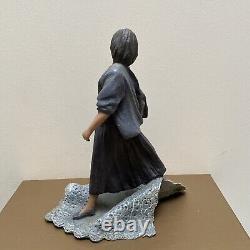 Elisa figurine sculpture Walking Limited Edition 587 of only 1000 Rare (M)