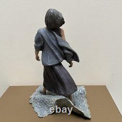 Elisa figurine sculpture Walking Limited Edition 587 of only 1000 Rare (M)