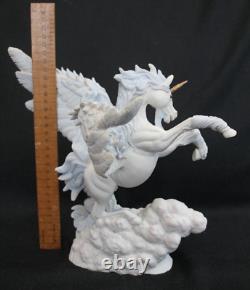 Fables, Winged Unicorn Figurine. (Ltd. Edition 1521/2950) Zephyr