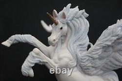 Fables, Winged Unicorn Figurine. (Ltd. Edition 1521/2950) Zephyr