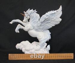 Fables, Winged Unicorn Figurine. (Ltd. Edition 1521/2950) Zephyr