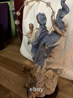 Franklin Mint Mary Queen of Heaven Limited Edition Fine Porcelain Figurine. 17