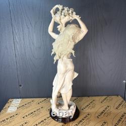 Giuseppe Armani Florence Limited Edition 1992 Figurine Lilac and Roses Girl