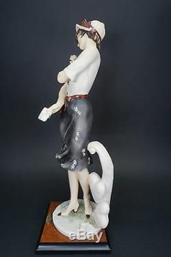 Giuseppe Armani IN LOVE Lady Figurine # 382C Limited Edition # 558/5000
