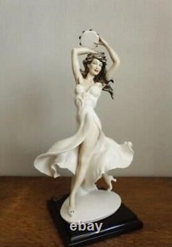 Giuseppe Armani LIMITED EDITION Porcelain Figurine Dancer with Tambourine 1453F