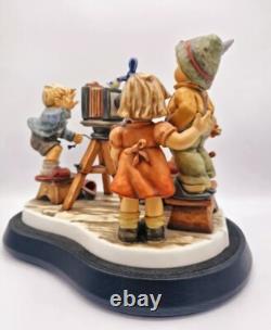 Goebel Hummel Figurine Limited Edition'Picture Perfect