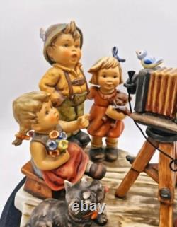 Goebel Hummel Figurine Limited Edition'Picture Perfect