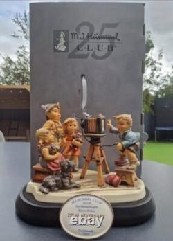 Goebel Hummel Figurine Limited Edition'Picture Perfect