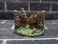 Hallmark Collectables Summer Walks Worldwide Limited Edition Figurine