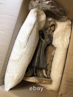 LIMITED TIME OFFER-Lladro Country Lady-retired, box, limited edition-$1865 value