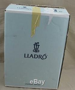 LLADRO 7679 ENCHANTED LAKE EL LAGO RETIRED PORCELAIN FIGURINE WithBASE BOX LTD ED