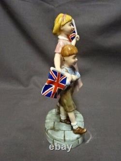 Limited Edition Attractive Royal Doulton Figure/figurine Hn4697 Welcome Home