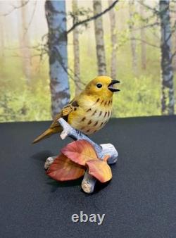 Limited Edition Porcelain Figurine of a Yellow Warbler from Franklin Mint 1985
