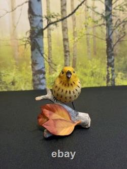 Limited Edition Porcelain Figurine of a Yellow Warbler from Franklin Mint 1985