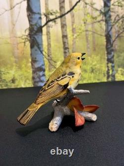 Limited Edition Porcelain Figurine of a Yellow Warbler from Franklin Mint 1985