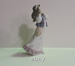 Lladro 06401 Dreams of a Summer Past Porcelain Figurine (New!) Discontinued