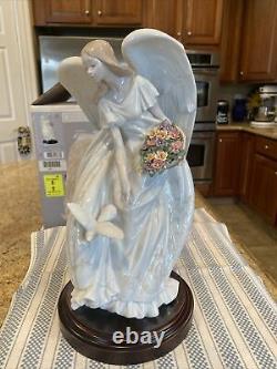Lladro 1867 Flowers Of Peace Ltd Ed with Wooden Base & Original Box -Mint Conditio