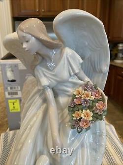 Lladro 1867 Flowers Of Peace Ltd Ed with Wooden Base & Original Box -Mint Conditio