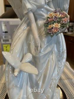 Lladro 1867 Flowers Of Peace Ltd Ed with Wooden Base & Original Box -Mint Conditio