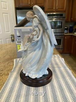 Lladro 1867 Flowers Of Peace Ltd Ed with Wooden Base & Original Box -Mint Conditio