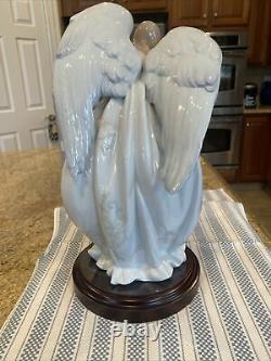 Lladro 1867 Flowers Of Peace Ltd Ed with Wooden Base & Original Box -Mint Conditio