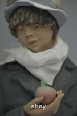 Lladro Goyesca Limited Edition Figurine Apple Seller Ref 11752 Boxed Lladro Goyesca Limited Edition Figurine Apple Seller Ref 11752 Boxed