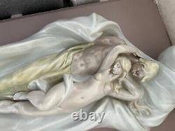 Lladro Loving Couple 1823. Limited Edition. Signed. With box and certificate