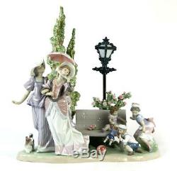 Lladro STROLL IN THE PARK No. 1519 Porcelain Figurine Limited Edition Retired