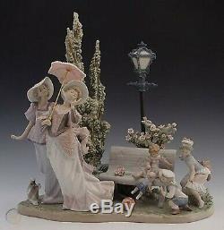 Lladro STROLL IN THE PARK No. 1519 Porcelain Figurine Limited Edition Retired