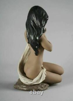 Lladro Subtle moonlight Woman Figurine SKU 01012554