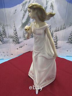 NIB MIB Lladro Afternoon Promenade #7636 1993 withParasol Wrapped/ Shown Seperate