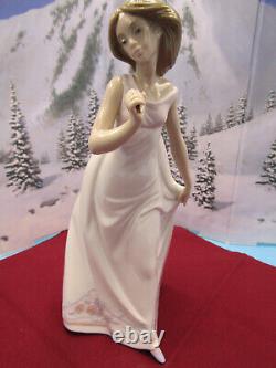 NIB MIB Lladro Afternoon Promenade #7636 1993 withParasol Wrapped/ Shown Seperate