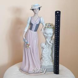 Nadal Porcelain Figurine The Duchess 2118 Limited Edition Lladro Nao Ceramic art