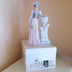 Nadal Porcelain Figurine The Duchess 2118 Limited Edition Lladro Nao Ceramic art