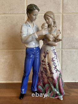 Old Tupton Ware Figurine First Born Limited Edition Dates 2011 Model No TW1109LE