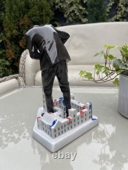 ROYAL DOULTON NICK WALKER VANDAL VS PARLIAMENT FIGURE Limited edition 507/1000