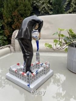 ROYAL DOULTON NICK WALKER VANDAL VS PARLIAMENT FIGURE Limited edition 507/1000